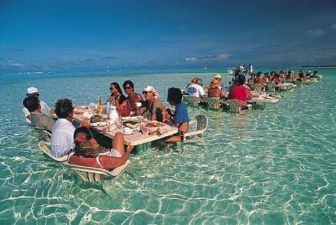 Un restaurant les pieds dans l'eau.