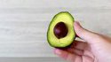 Comment dénoyauter un avocat