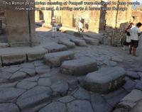 passage pieton en relief de l'époque romaine pour ne pas se salir avec la boue 