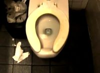 Les joies des toilettes publiques