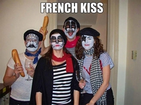 Mashup : cliché du français+ groupe de musique