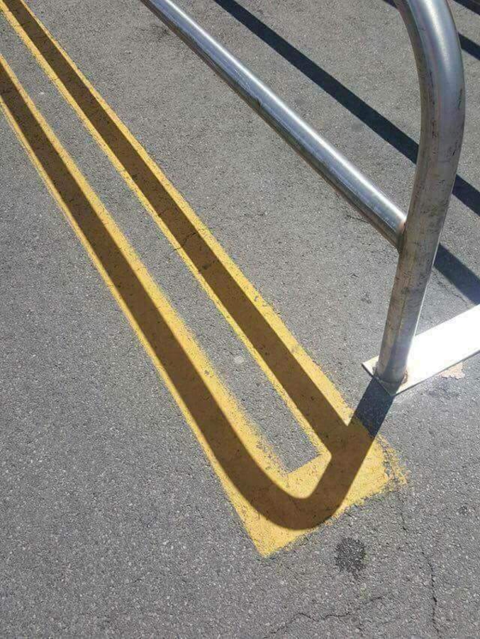 Elle ne dépasse pas la ligne jaune.