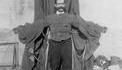 1912, Franz Reichelt saute du 1er étage de la Tour Eiffel dans un équipement de son cru...