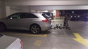 Pendant ce temps, au parking