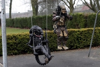 Nouveaux enfants mutants jouant dans un jardin ?