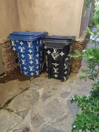 Des poubelles Louis Vuitton