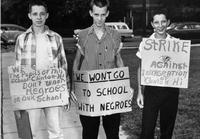 1956 : des élèves blancs de la high-school de Clinton (Tennessee) refusent l'intégration