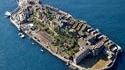 Gunkanjima est une île japonaise où on exploita du charbon jusqu'en 1959.