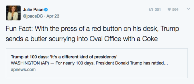 Dans le bureau ovale du président Trump, il y a un bouton rouge.
Enfin, y en a deux. Un pour les frappes nucléaires, l'autre pour qu'un majordome lui apporte un coca...