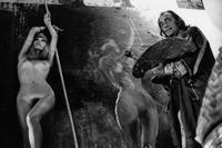 Salvador Dali peignant & Amanda Lear son modèle