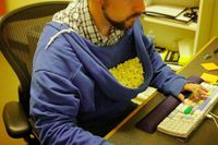 Manger du pop-corn en geekant