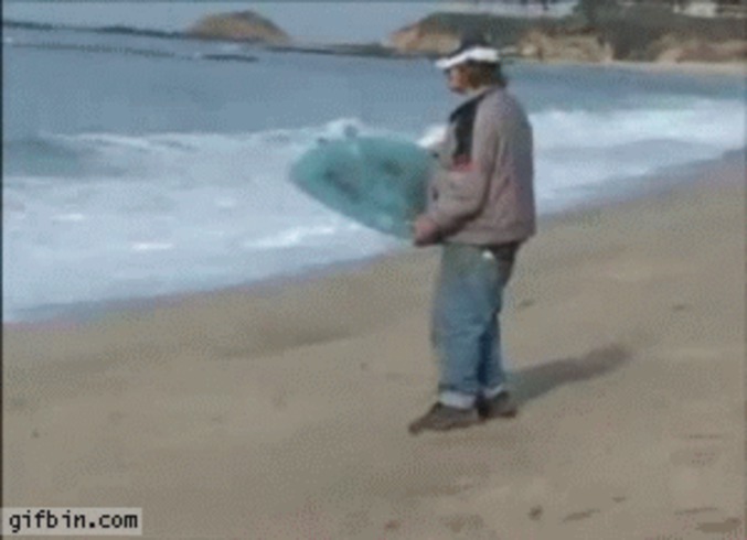 Il fait du surf sans ceinture