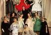 1957 : Yves Saint-Laurent présente sa 1è-re collection (dite "trapèze") de la maison Dior