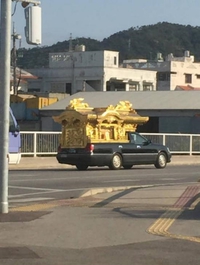 Voiture brillante