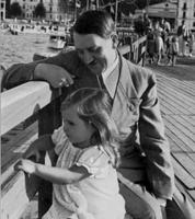 Helga Goebbels et Hitler sur la plage de Heiligerdamm le 13 Juillet 1935