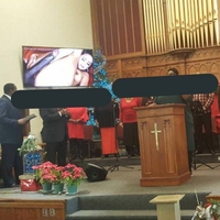 Pendant ce temps, à la messe ...
