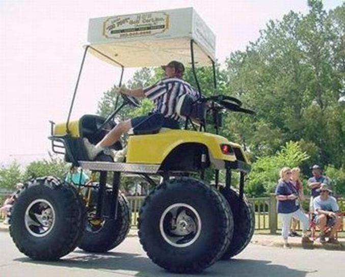 Une voiturette de golf 4x4.