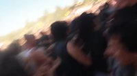 Tenter de sauver sa bière en concert