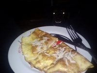 On ne mange jamais seul quand on a un chien