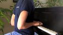 Il joue du piano à l'envers