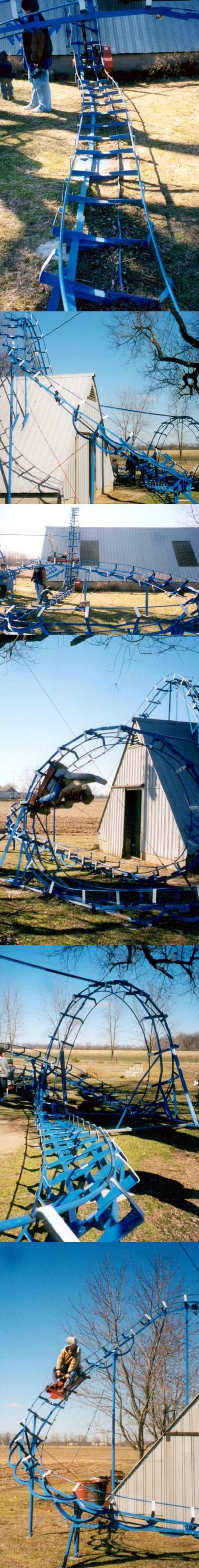 Un grand huit installé dans le champ d'un particulier