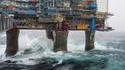 Plate-forme pétrolière par tempête