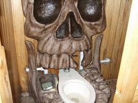 Toilette dans un crâne