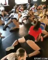 A la salle de gym : Un exercice comme un autre s'pas ?