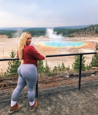 On attend le prochain dégazage du geyser...