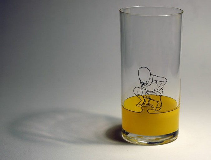 Un verre avec un joli dessin qui vous indique la bonne dose à mettre.