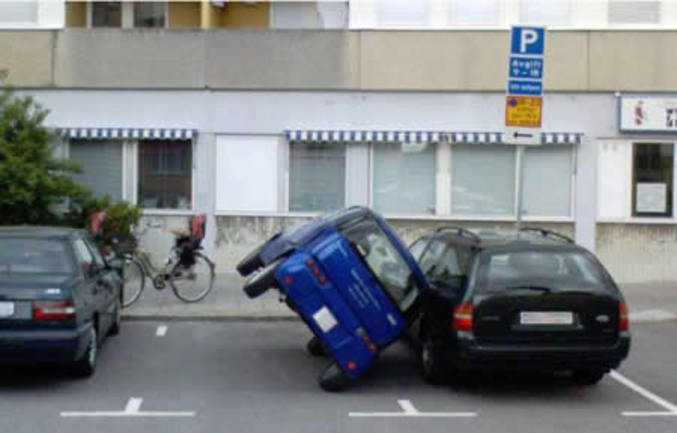 Un conducteur s'est garé d'une façon assez spéciale.