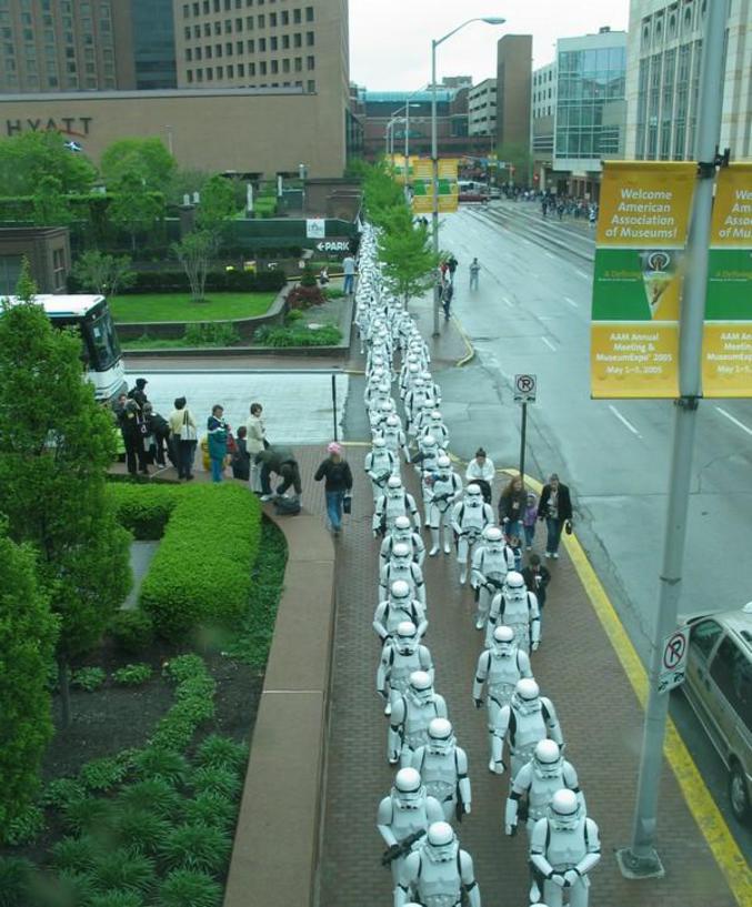 Une horde de Stormtroopers !!