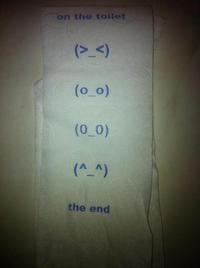 Aux toilettes