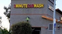 Dans quelques secondes, ta voiture va sortir impeccable du carwash...