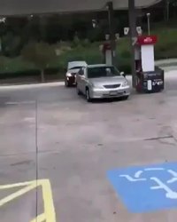 10 minutes pour payer l’essence et acheter des chips 