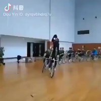 Acrobatie sur vélo 