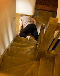 Il faut bien savonner les marches de l'escalier...