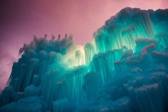 Des châteaux de glace à visiter. (icecastles.com)