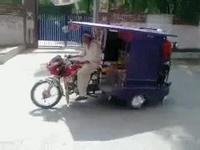 Rodéo classe : en pousse-pousse SVP !