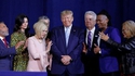 27 Mars 2020 : A un congrès d'évangélistes, Trump fait une petite prière d'intro avec eux