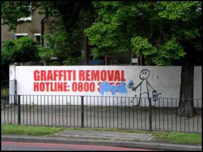 Publicité anti-graffitti taggée