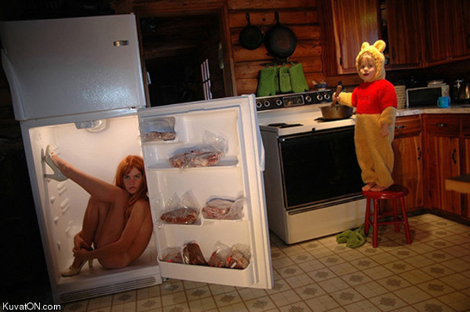 Winnie et sa mère la rousse dans le réfrigérateur.