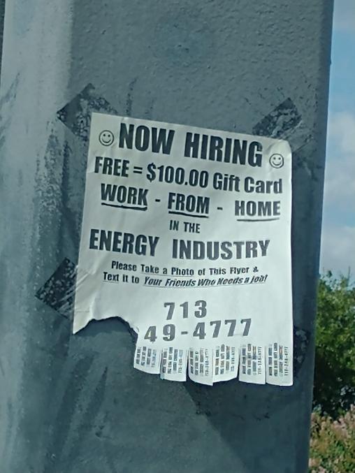 Trad : On Embauche 
offert = carte cadeau de 100$
travaillez depuis la maison 
dans le secteur de l’énergie
SVP prenez une photo et textez là
à vos amis qui cherche un emploi.

[surtout à ceux que vous n’aimez pas je dirais.. bon après avec 40M de chômeurs]