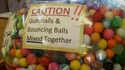 Attention : Mélange de boule de chewin gum et rebondissante