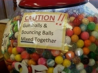 Attention : Mélange de boule de chewin gum et rebondissante
