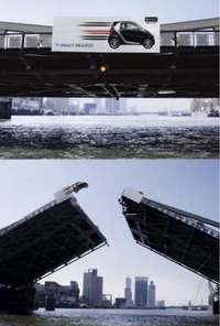 Publicité astucieuse avec un pont se relevant
