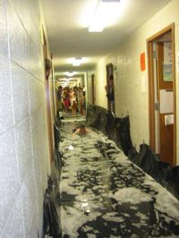 Pendant ce temps, dans une université