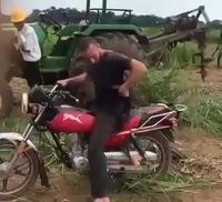 Moi aussi je veux faire un tour de moto !