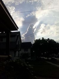 Le voyez-vous ?