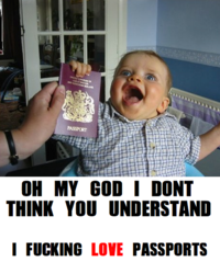 Un bébé qui aime les passeports